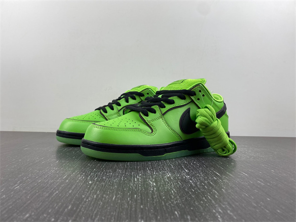 The Powerpuff Girls x Nike SB Dunk Low