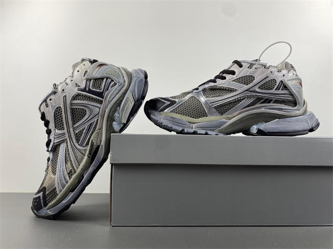 Ba*len*cia*ga -runner  772774 w3rmu 2000