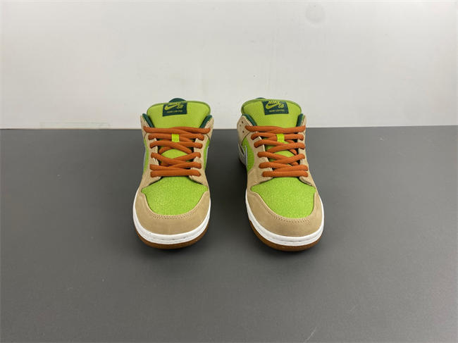 Nike SB Dunk Low “Escargot”  FQ7585-200