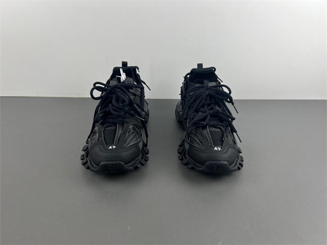 Ba*len*cia*ga runner、demna  786281 w3co1 1000
