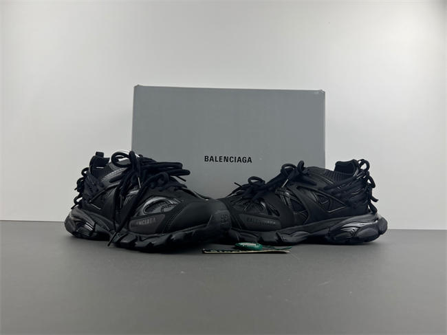 Ba*len*cia*ga runner、demna  786281 w3co1 1000